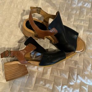 Born women’s sandals, size 8M